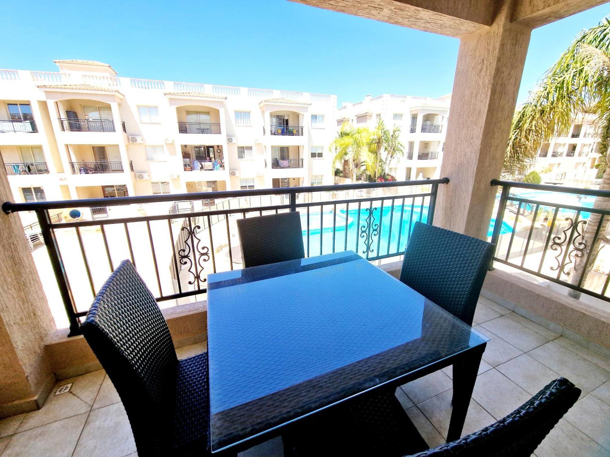 First Floor Overlooking Pool Apartment *